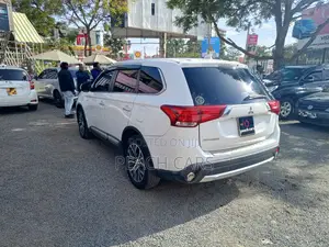 Mitsubishi Outlander 2016 White