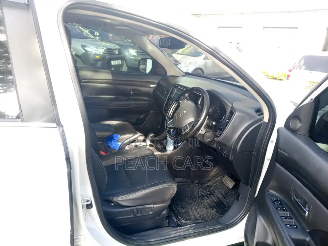 Mitsubishi Outlander 2016 White