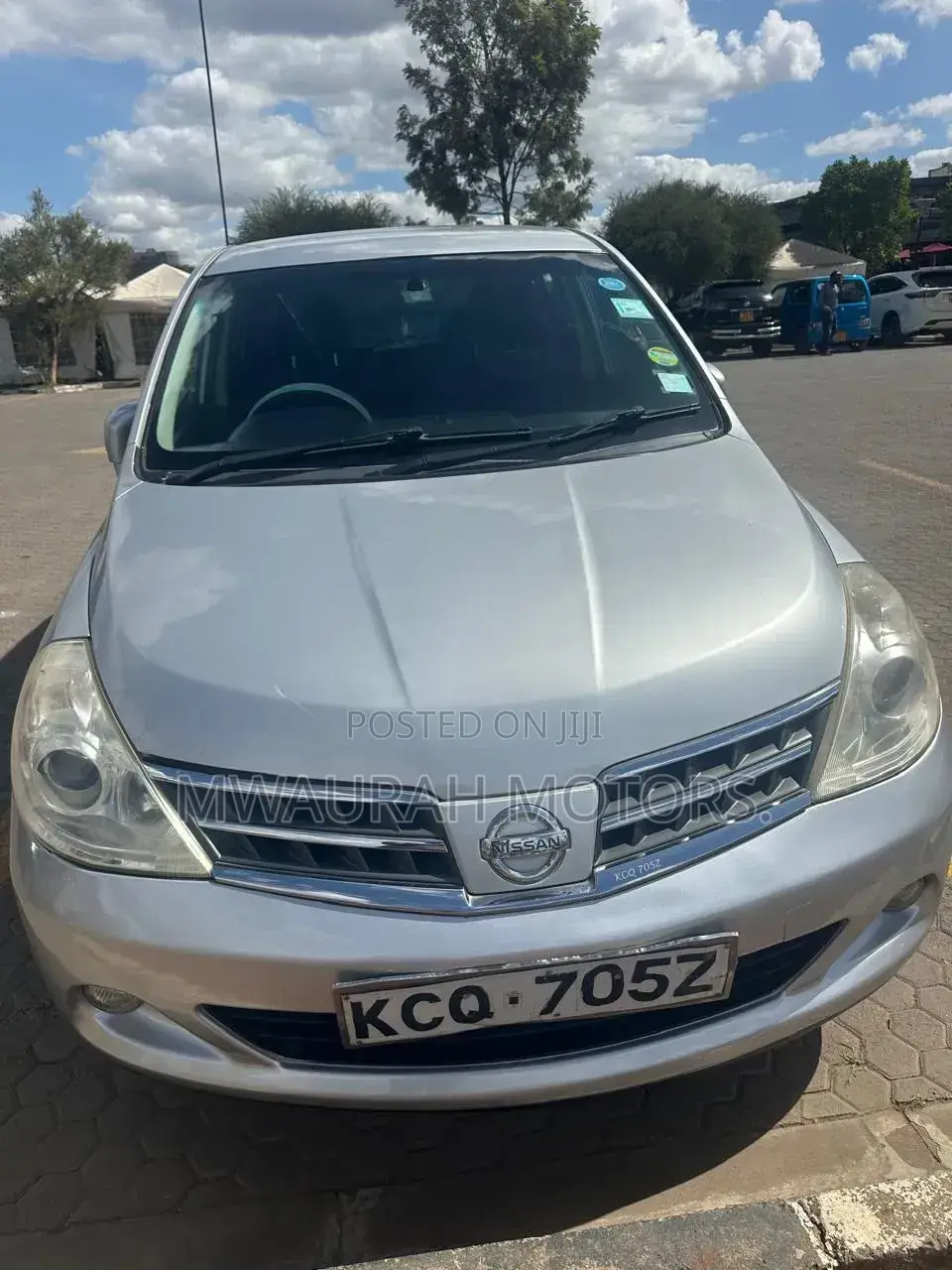 Nissan Tiida 2011 Silver