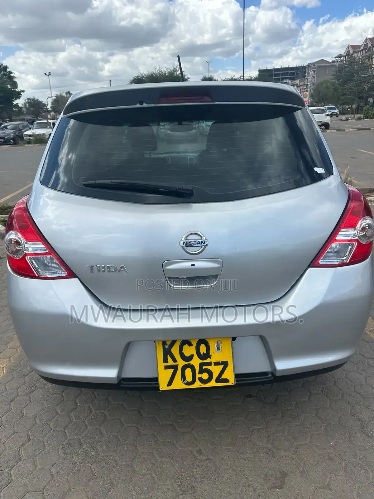 Nissan Tiida 2011 Silver