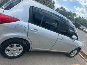 Nissan Tiida 2011 Silver