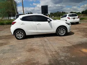Mazda Demio 2015 Off white