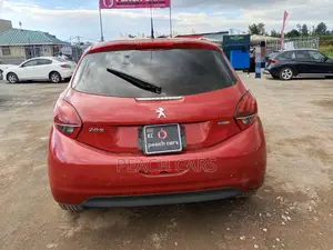 Peugeot 208 2016 Red