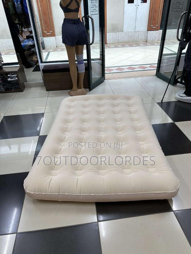 4x6 Inflatable Air Mattress With Manual Pump - thumbnail 3