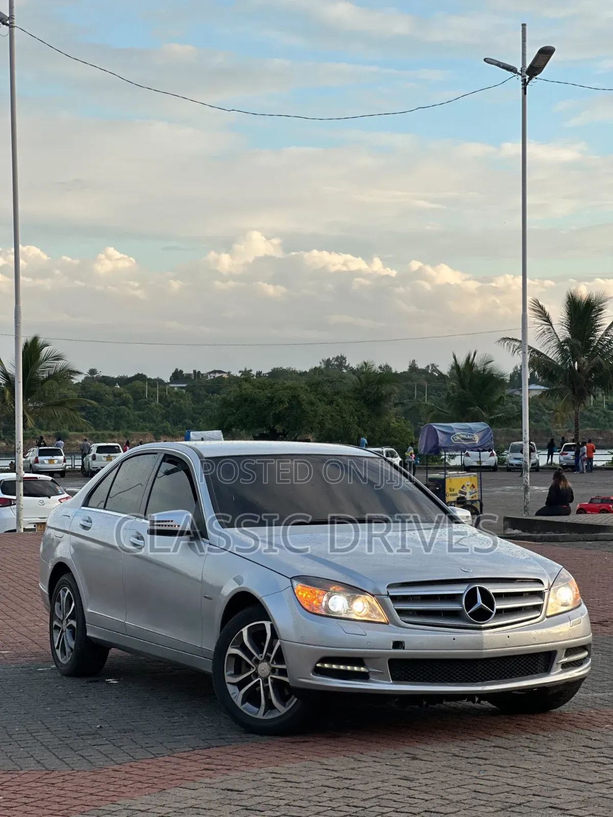 Mercedes-Benz C200 2011 Silver