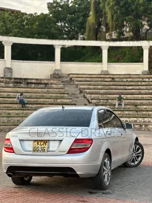 Mercedes-Benz C200 2011 Silver