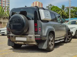 Land Rover Defender SE 2022 Gray