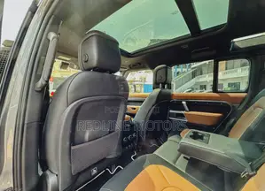 Land Rover Defender SE 2022 Gray