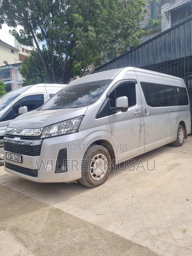 Toyota HiAce 2021 Silver - thumbnail 3