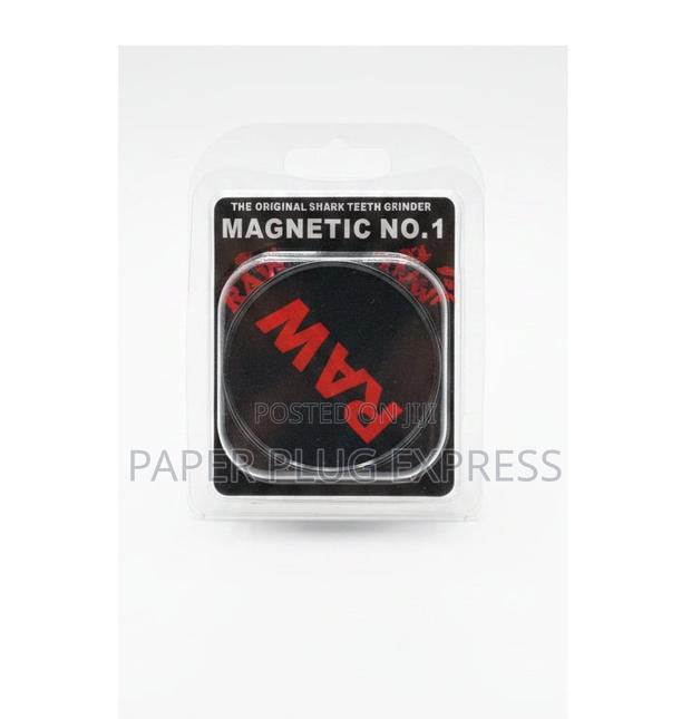 60mm Raw Magnetic 3-Piece Shark Teeth Plastic Grinder - main view