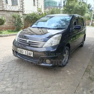 Toyota ISIS 2006 Black