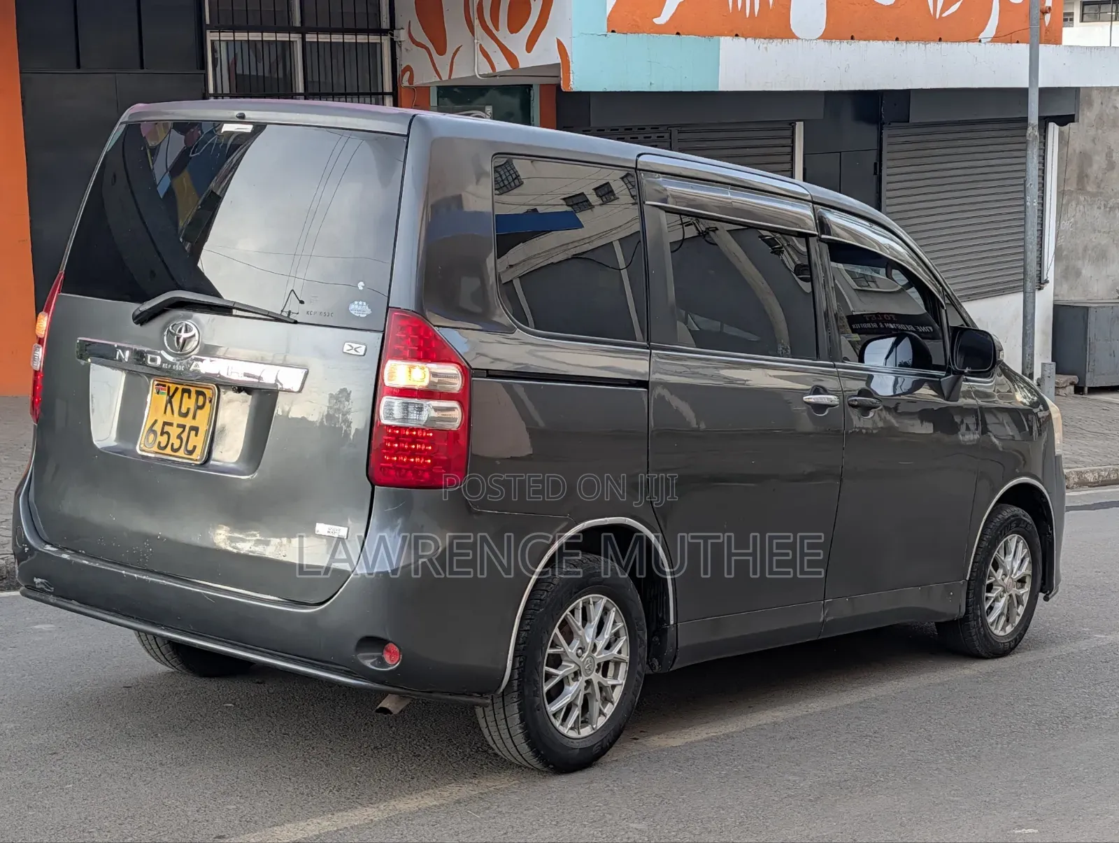 Toyota Noah 2010 Gray