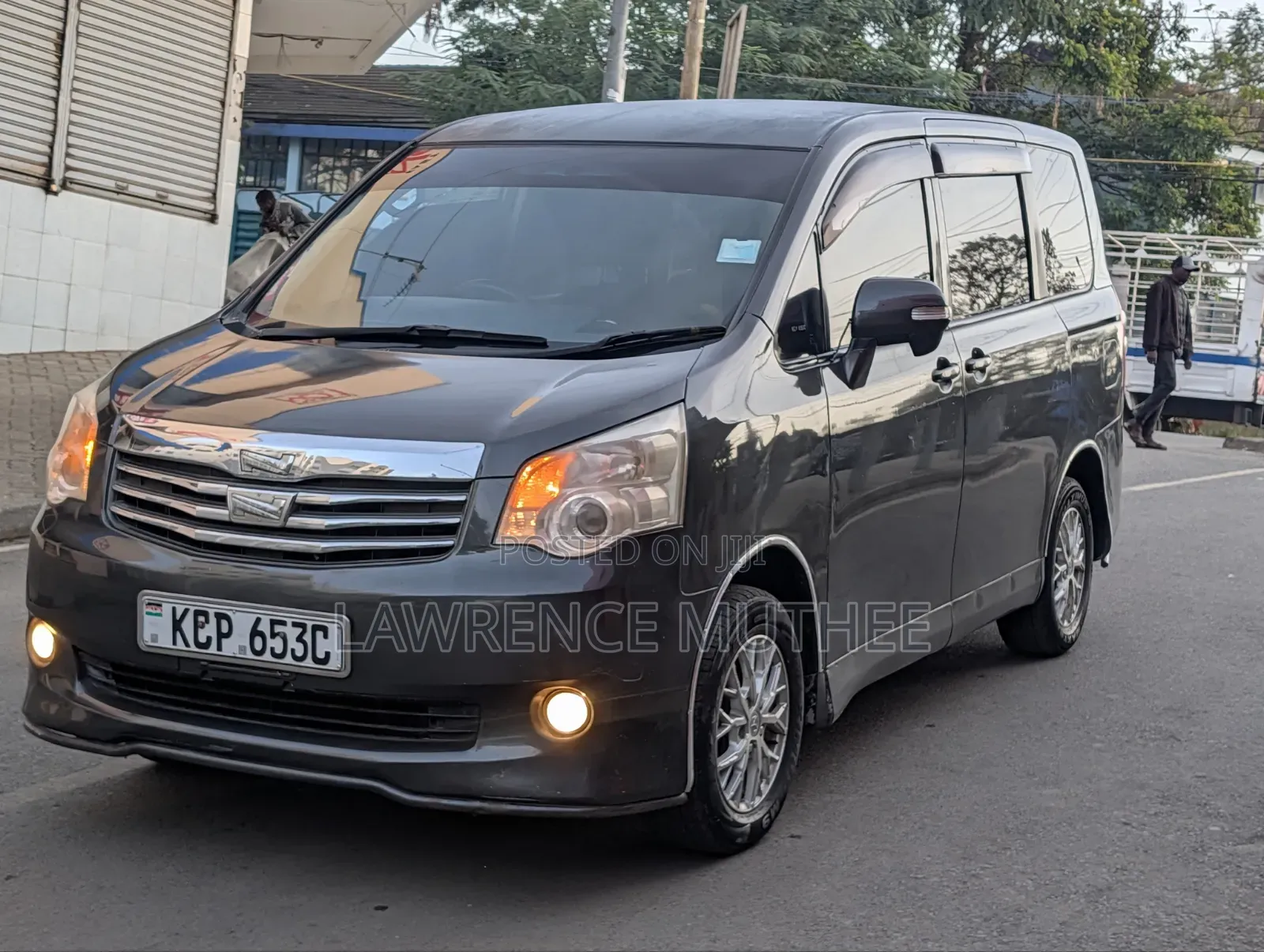 Toyota Noah 2010 Gray