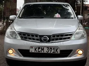 Nissan Tiida 2010 Beige