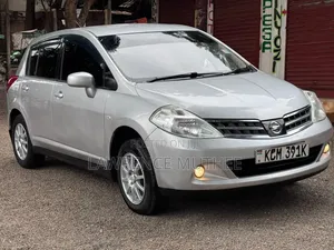 Nissan Tiida 2010 Beige
