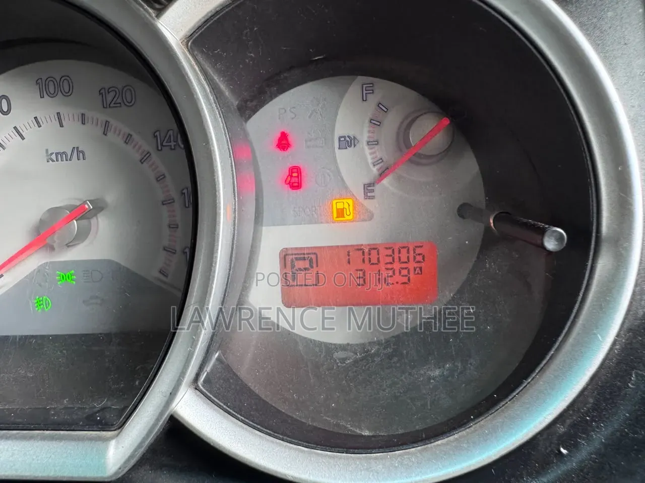 Nissan Tiida 2010 Beige