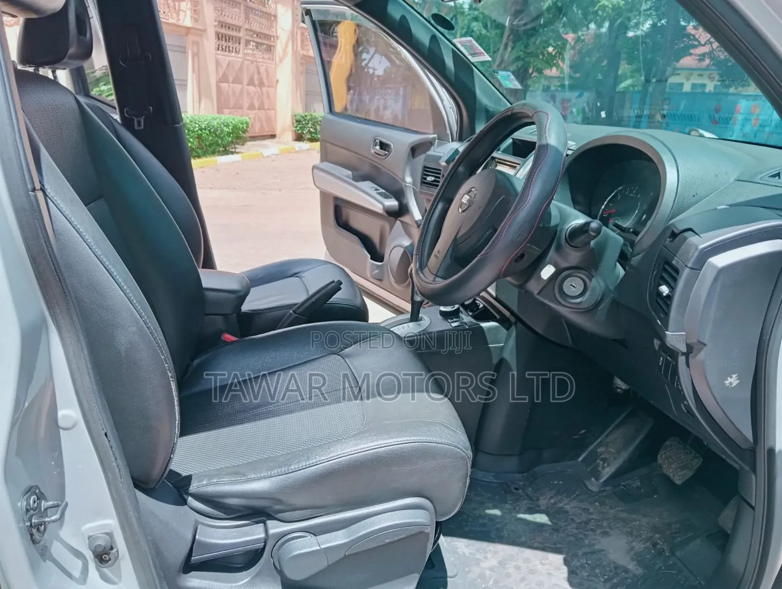 Nissan X-Trail 2012 Gray