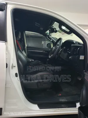 Toyota Hilux 2022 White