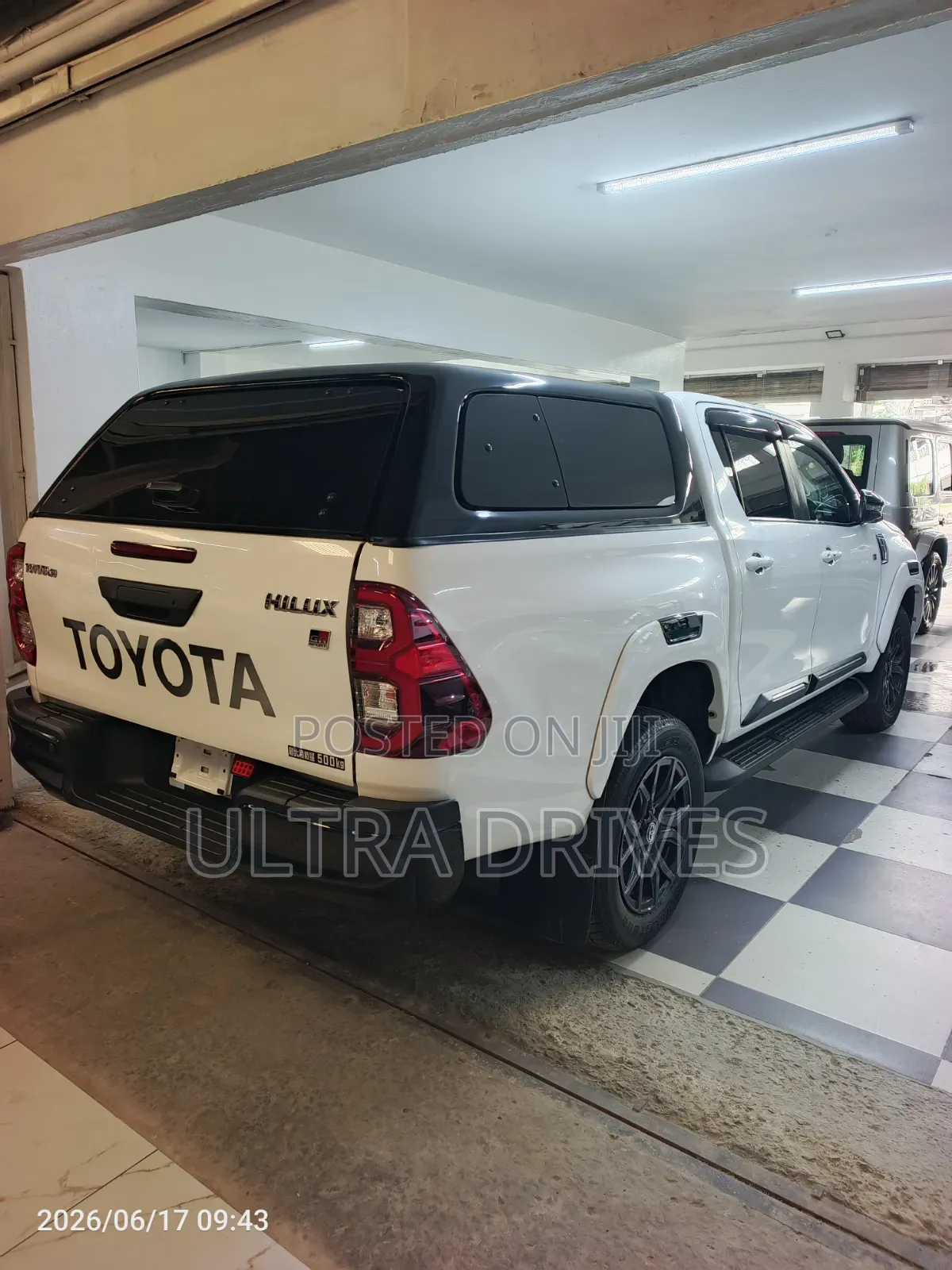 Toyota Hilux 2022 White