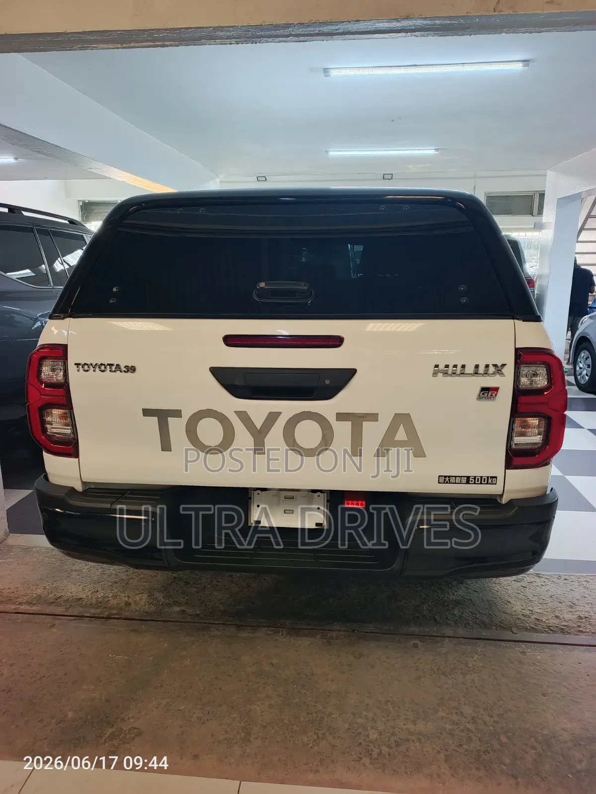 Toyota Hilux 2022 White