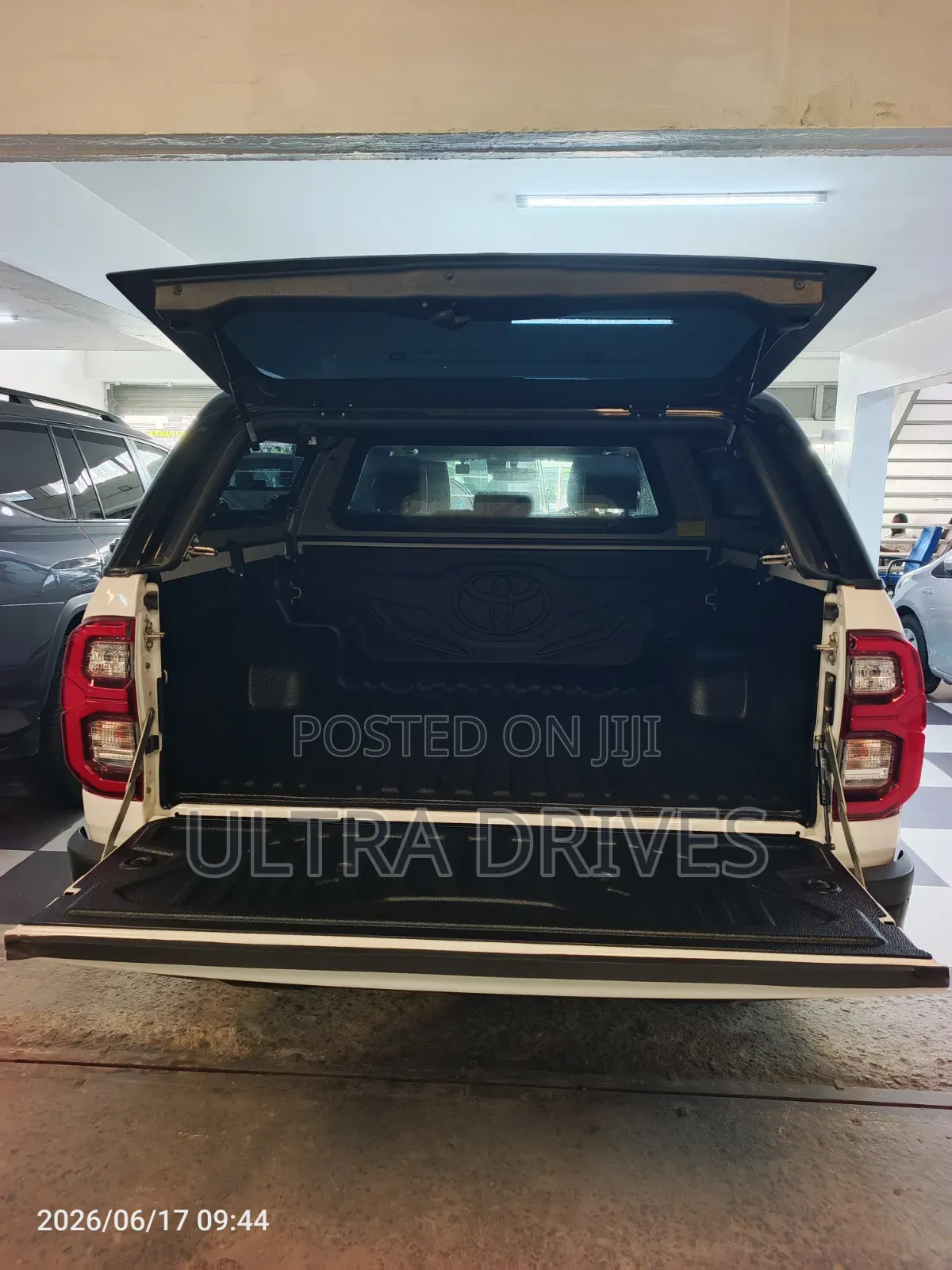 Toyota Hilux 2022 White