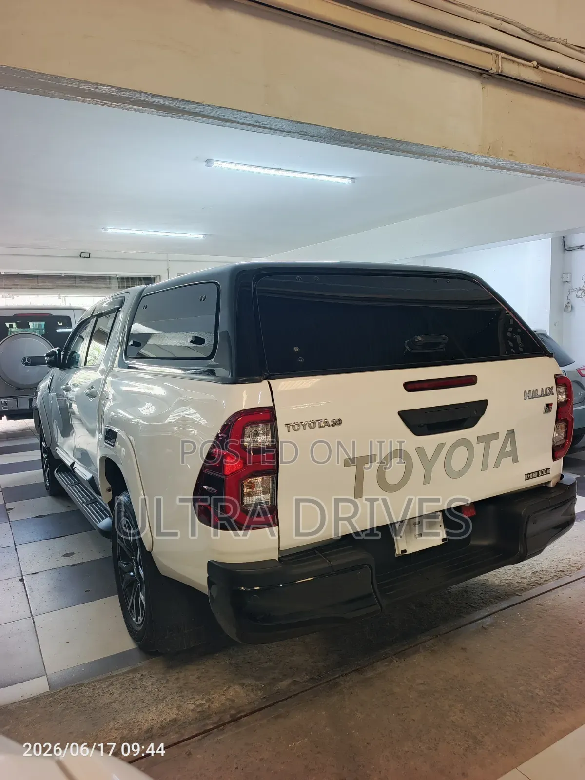 Toyota Hilux 2022 White