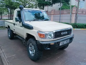 Toyota Land Cruiser 2004 Yellow