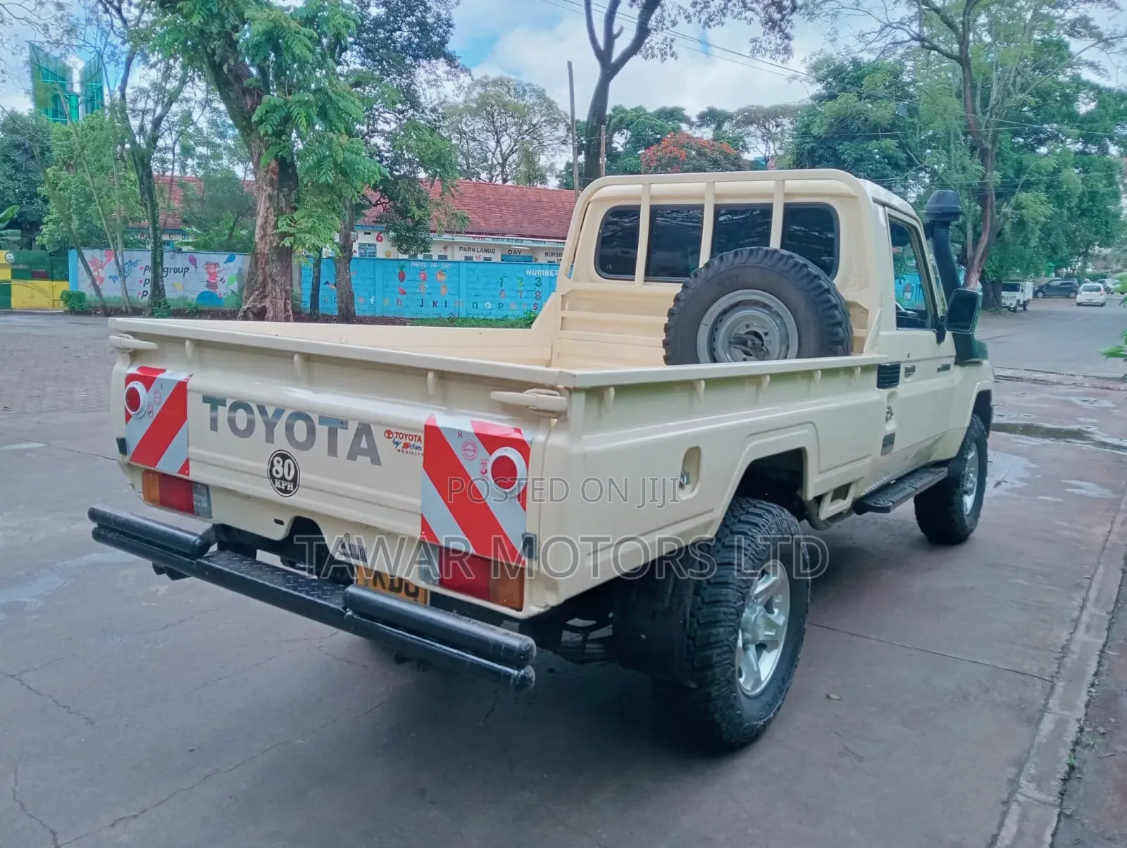 Toyota Land Cruiser 2004 Yellow