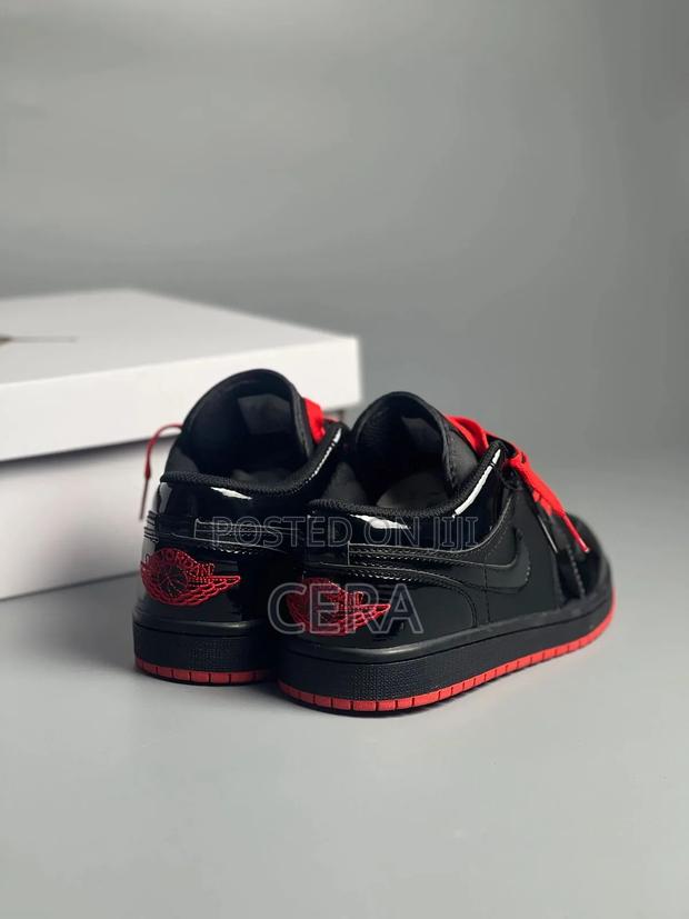 Air Jordan Travis Scott - thumbnail 4