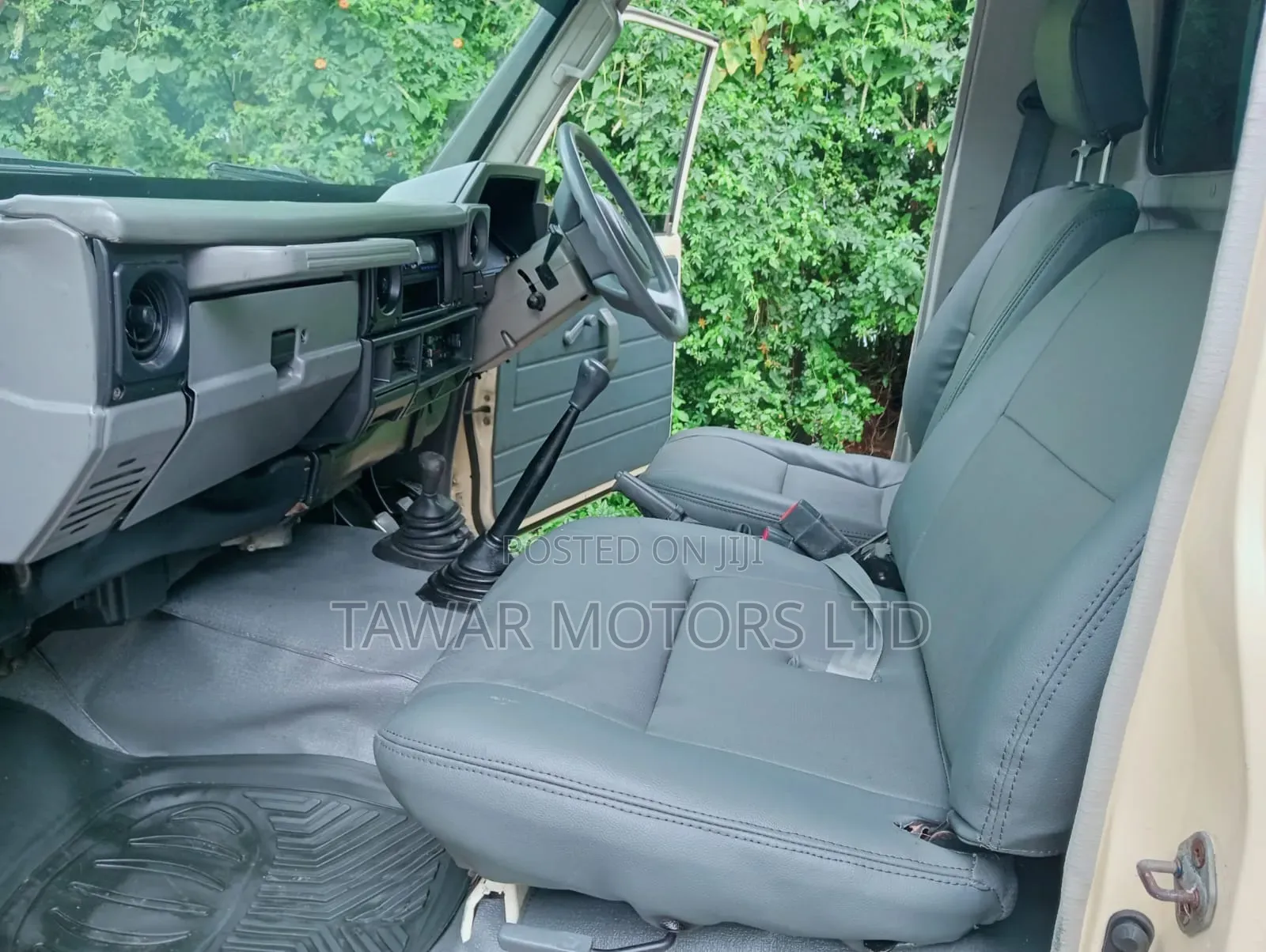 Toyota Land Cruiser 2004 Yellow