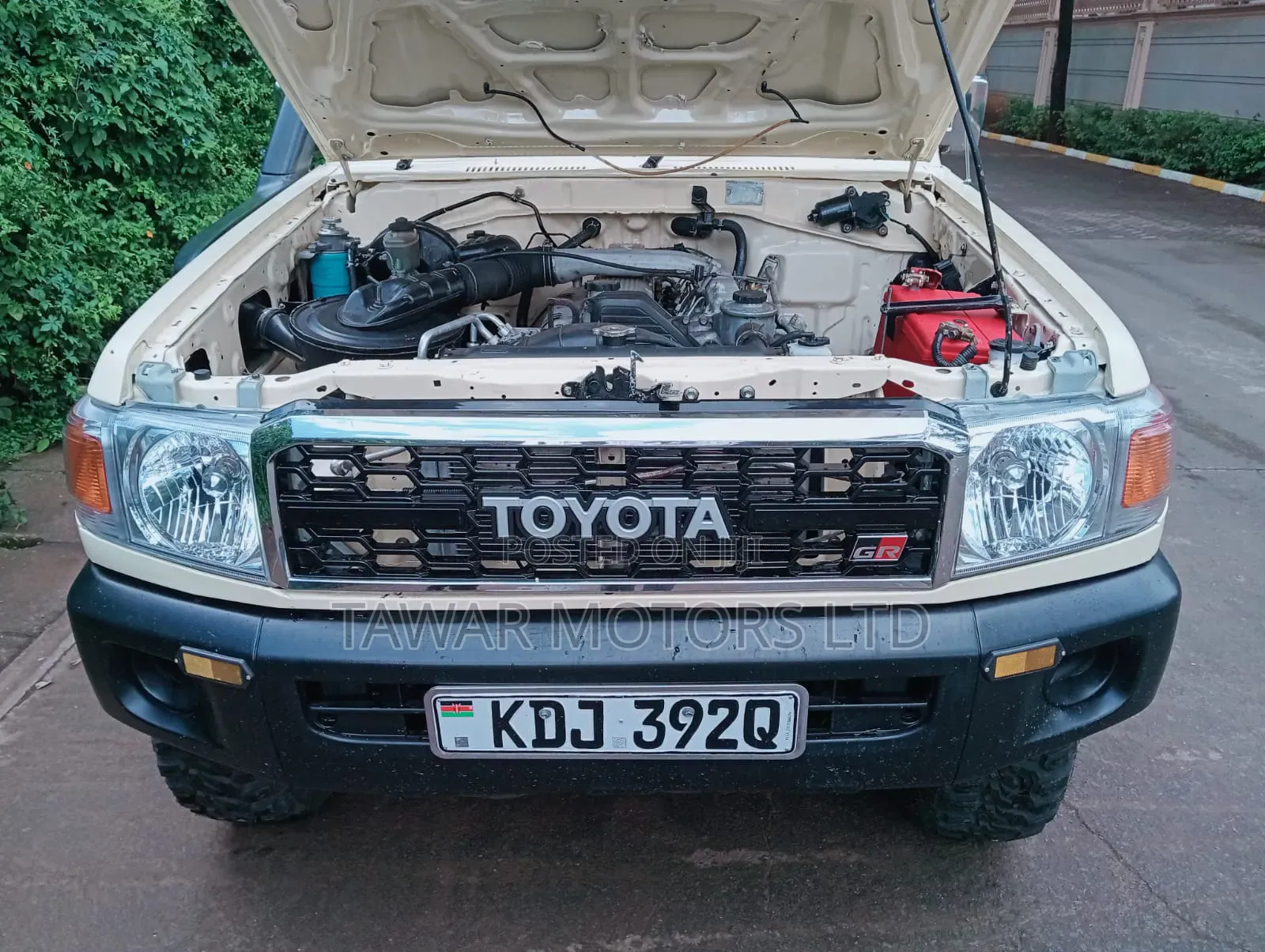 Toyota Land Cruiser 2004 Yellow