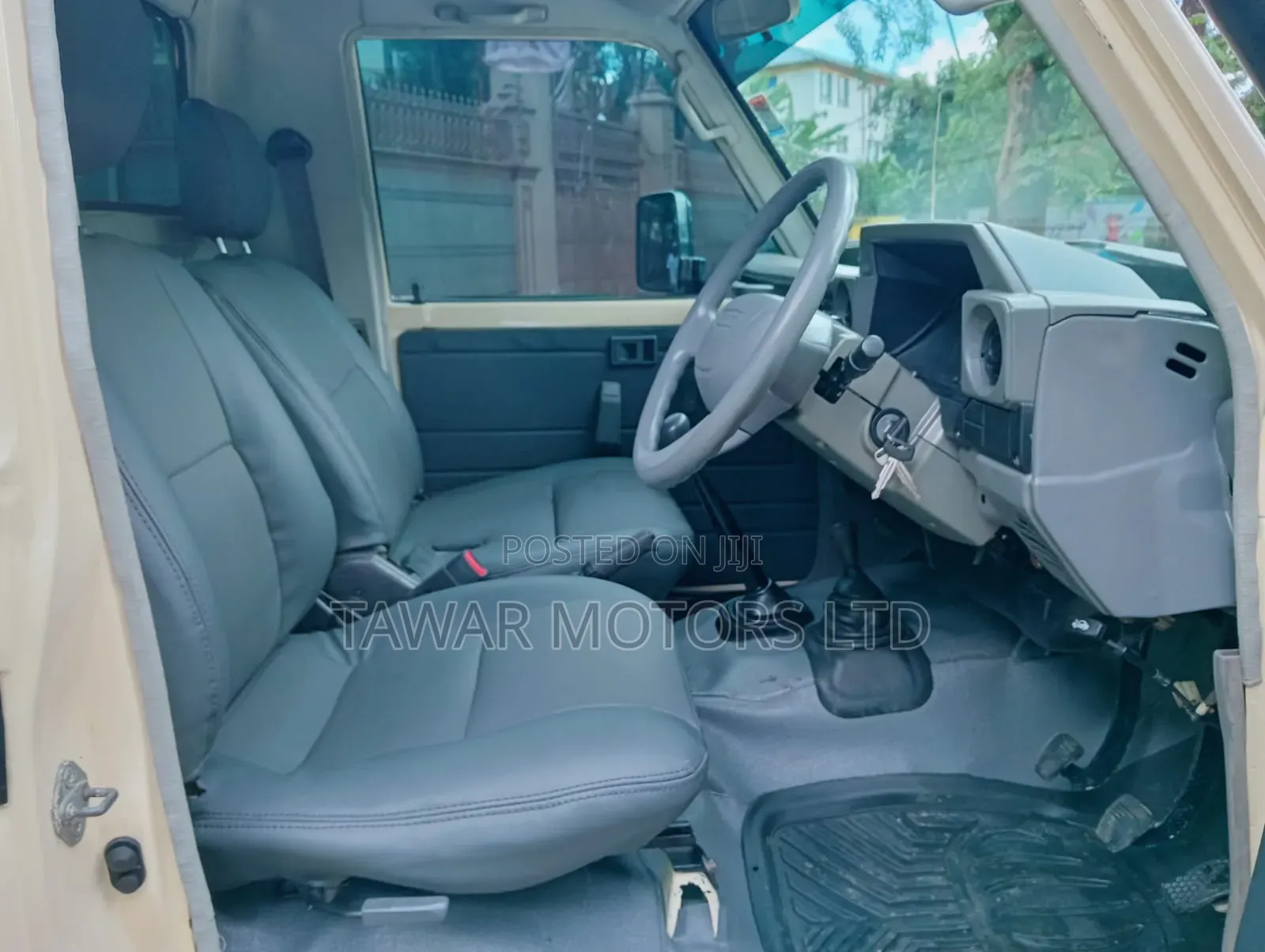 Toyota Land Cruiser 2004 Yellow