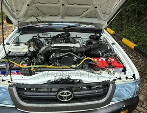 Toyota Hilux 2003 White
