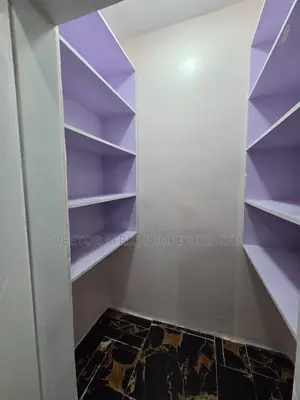 5bdrm House in Katani for rent