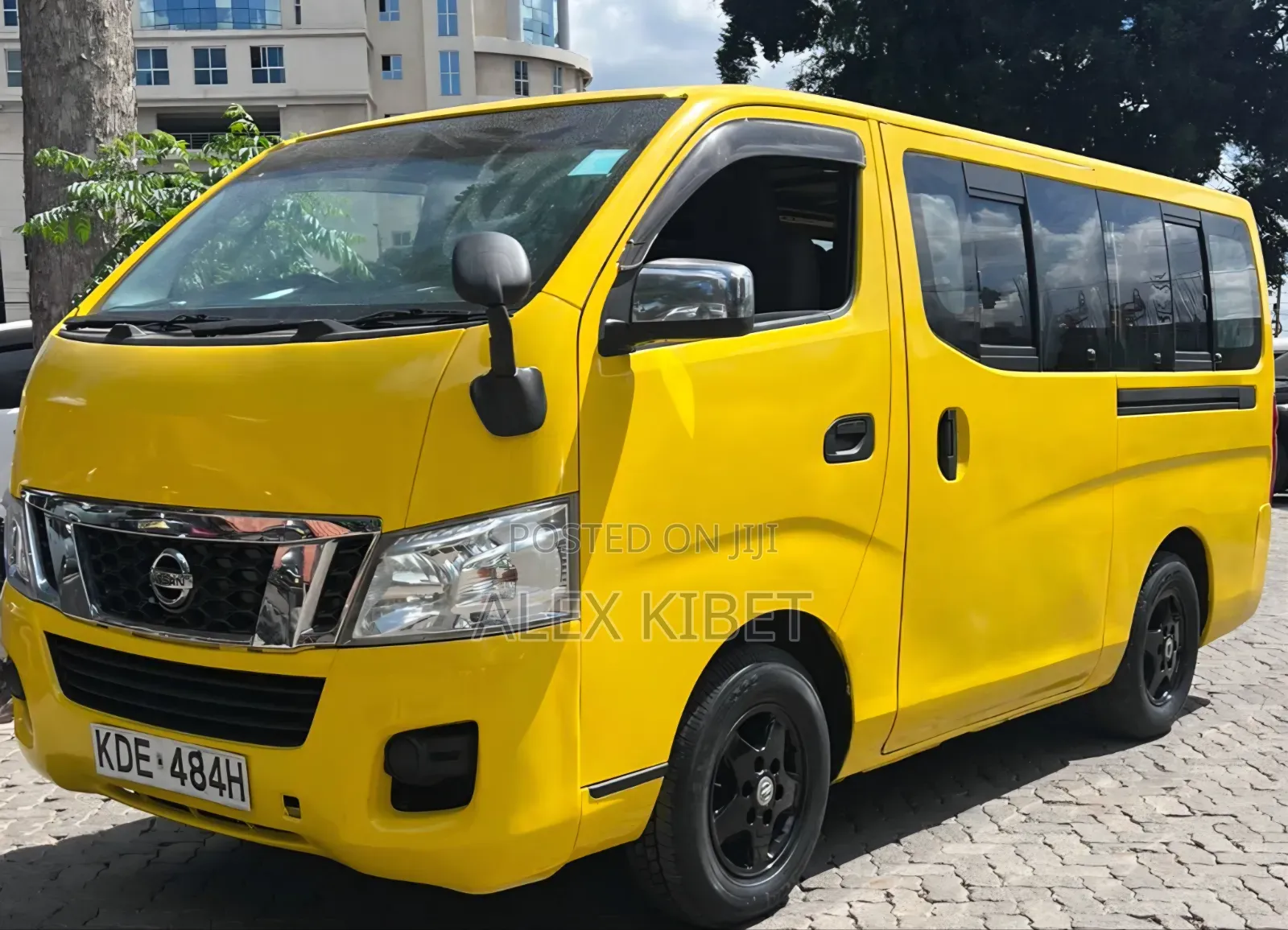 Nissan Caravan (Urvan) 2013 Yellow