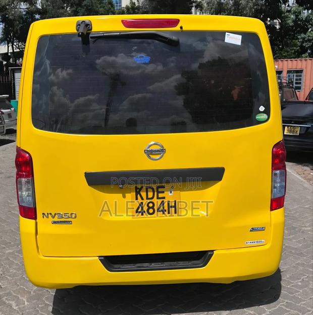 Nissan Caravan (Urvan) 2013 Yellow - thumbnail 5