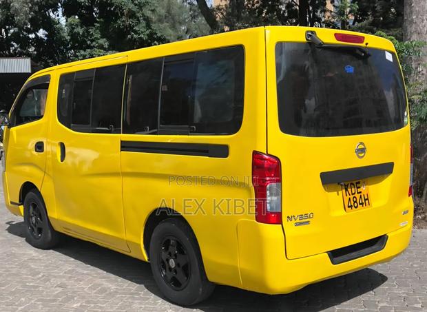 Nissan Caravan (Urvan) 2013 Yellow - thumbnail 6