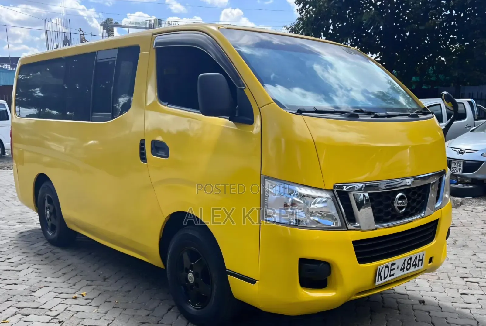 Nissan Caravan (Urvan) 2013 Yellow
