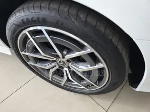Mercedes-Benz E200 2020 Pearl