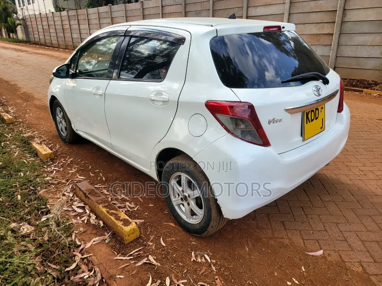 Toyota Vitz 2014 White