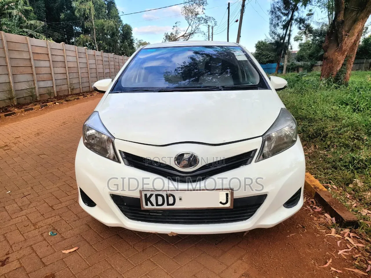 Toyota Vitz 2014 White