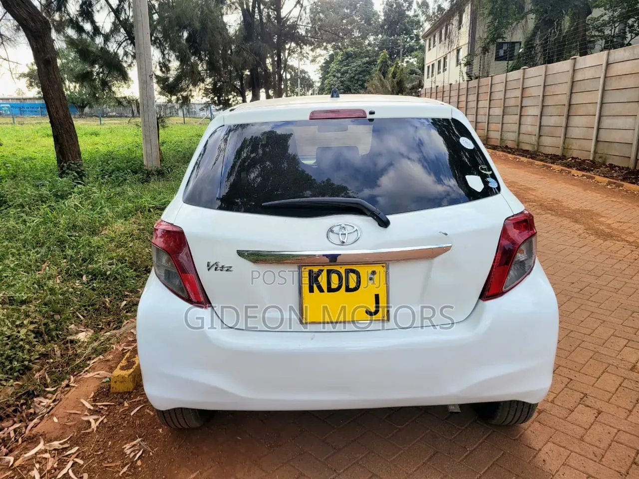 Toyota Vitz 2014 White