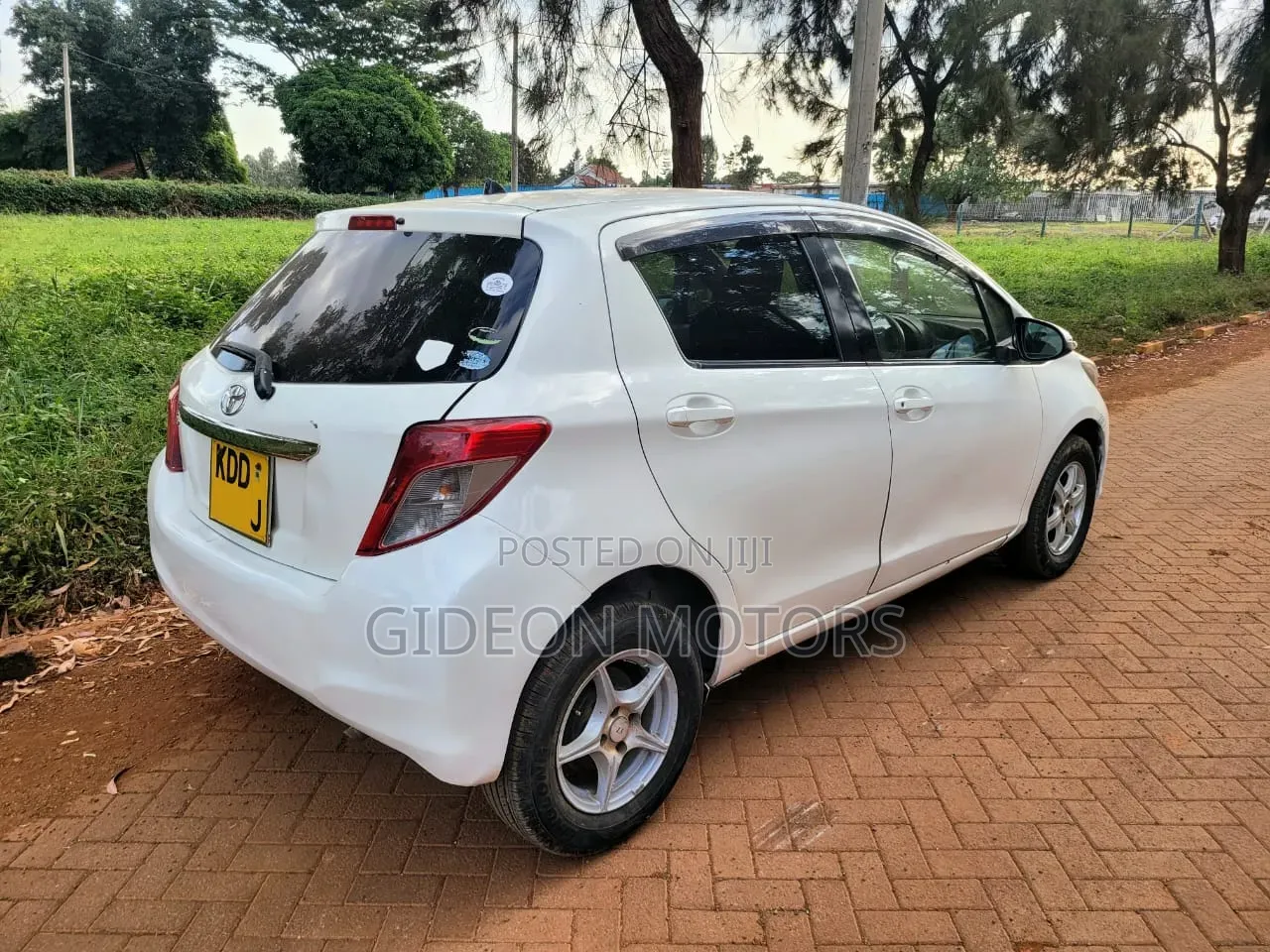 Toyota Vitz 2014 White