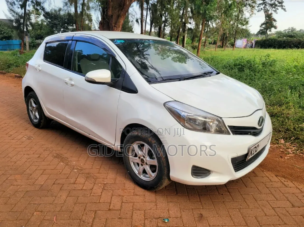 Toyota Vitz 2014 White