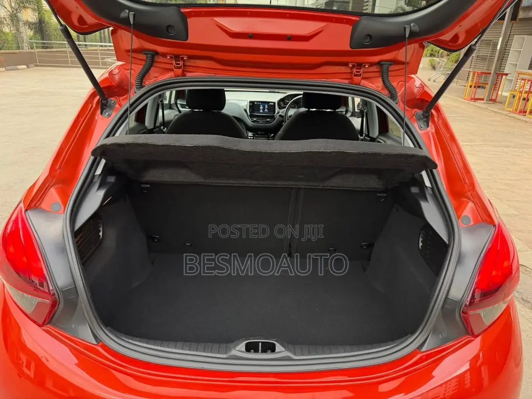 Peugeot 208 2018 Orange