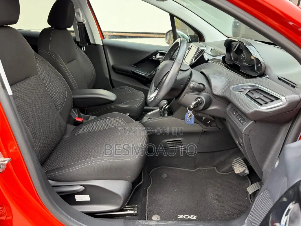Peugeot 208 2018 Orange
