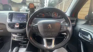 Peugeot 208 2018 Orange