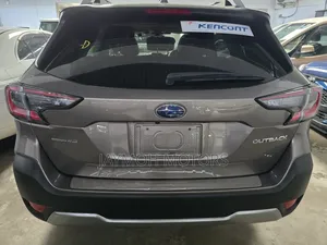 Subaru Outback 2023 Gold