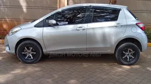 Toyota Vitz 2018 Silver