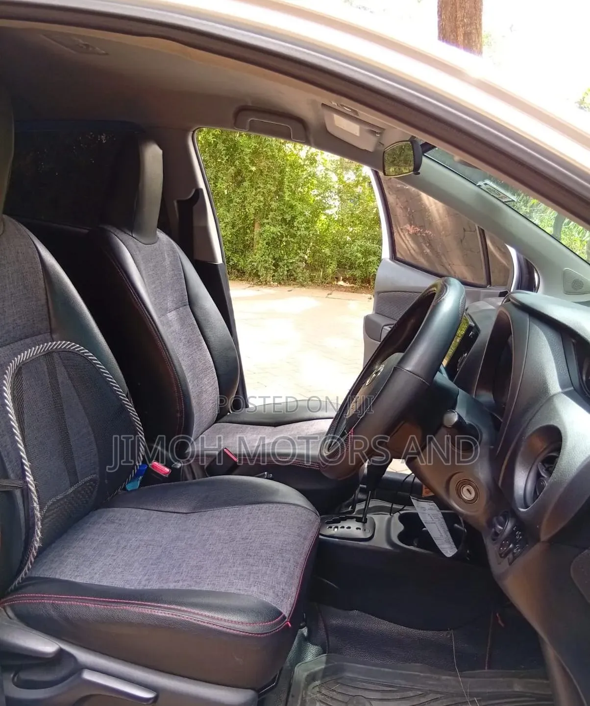 Toyota Vitz 2018 Silver